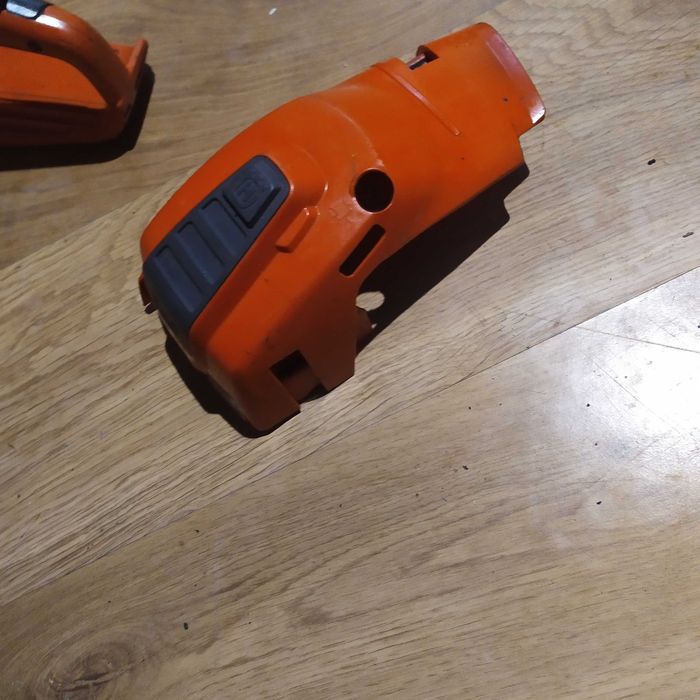 Husqwarna 550 korpus bak plastiki