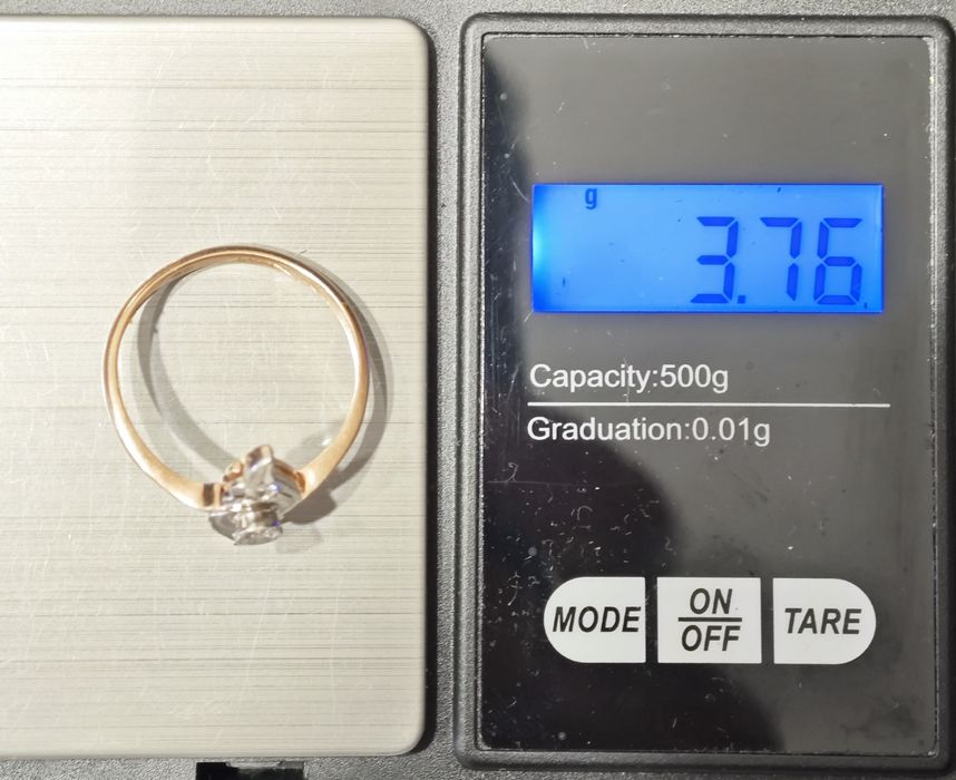 Золота каблучка, з діамантами 0.32ct, 585 проба.