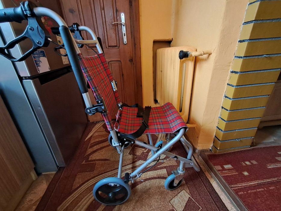 Wózek inwalidzki transportowy
