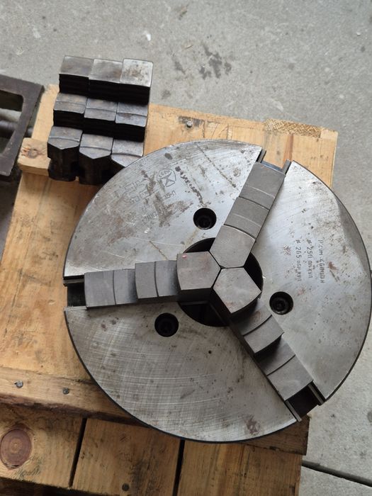 Патрон токарный ф250 на конус и  планшайбу шаг 10 ссср