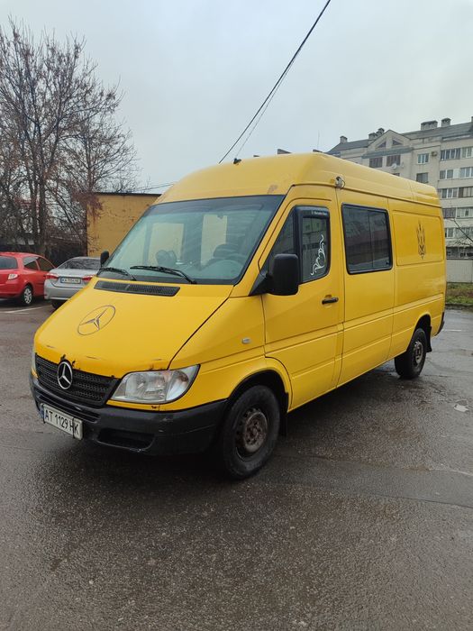 Автомобіль в хорошому технічному стані, стоїть вебасто, нові фари, встановлено лед світло,кузов поварений, робився для себе, 8+1 категорія B. Присутній торг. За деталями телефонуйте 09******48