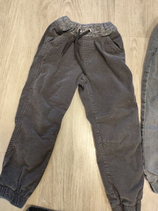 Spodnie dla chłopca rozm 110. 30 zł za wszytskie