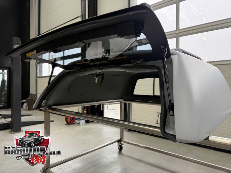 Zabudowa paki Hardtop Toyota Hilux 2015+ Revo Boki Pełne