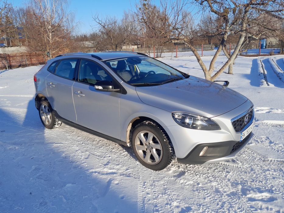 Volvo v40 кроскантрі