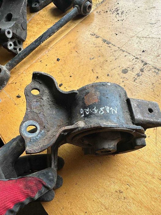 Подушка опора двигателя Мазда 6 gg