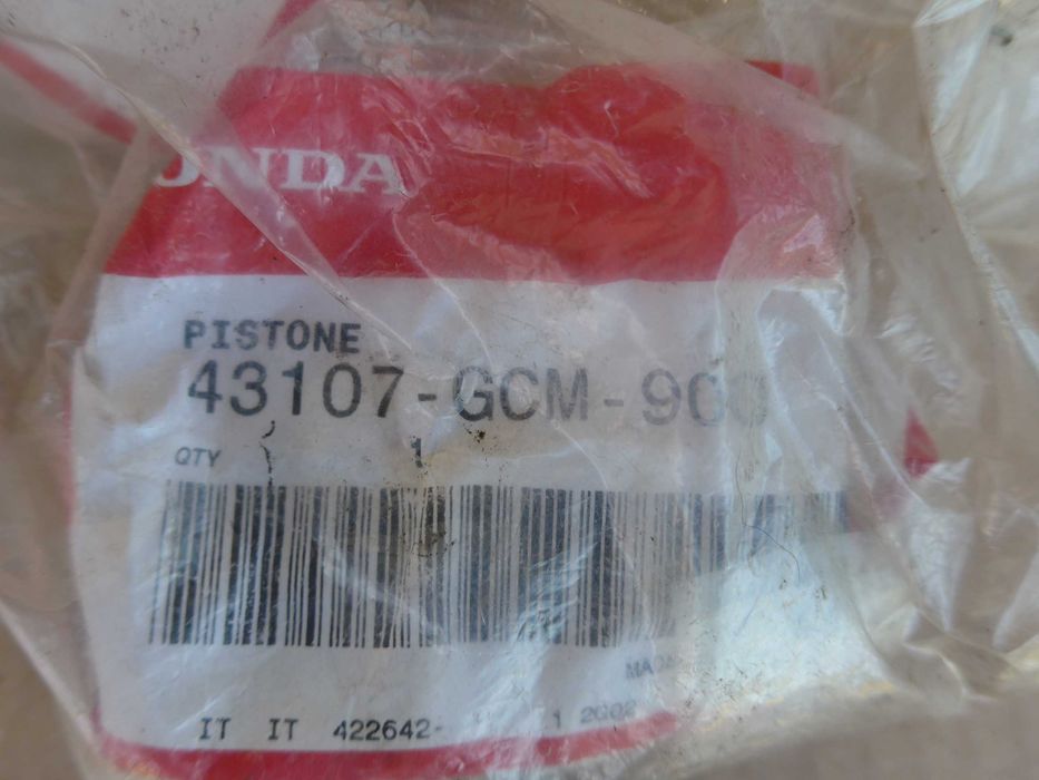 Honda SZX 50 x8r TŁOCZEK hamulcowy nowy oryginalny x2