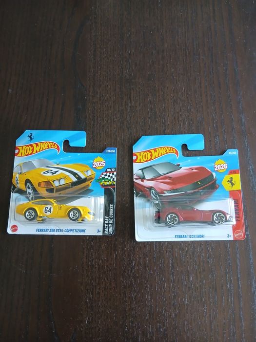 2 carros Ferrari - HotWheels