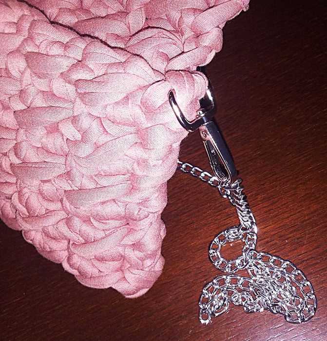 Mala de trapilho feita à mão