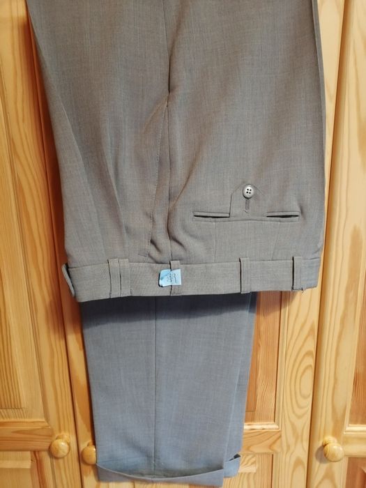 Jasne eleganckie spodnie garniturowe