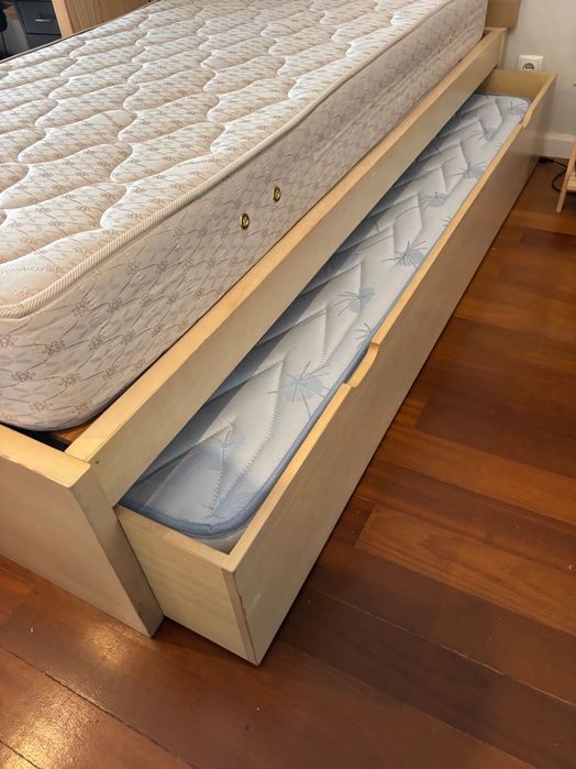 Cama solteiro com gaveta/cama , maciça