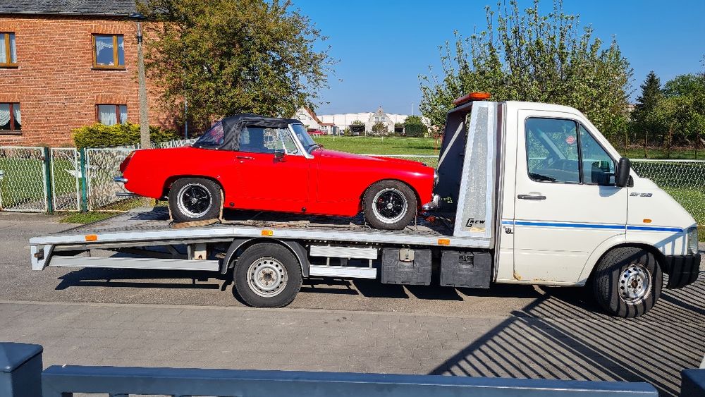 AUTOLAWETA, auto laweta, usługi pomoc drogowa, zmiana koła, najazd