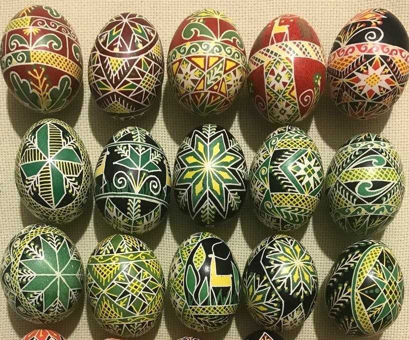 Писанка традиційна на стрічці (писанки на видутому курячому яйці)