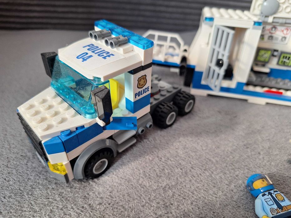 LEGO City Mobilne Centrum Dowodzenia, 60139