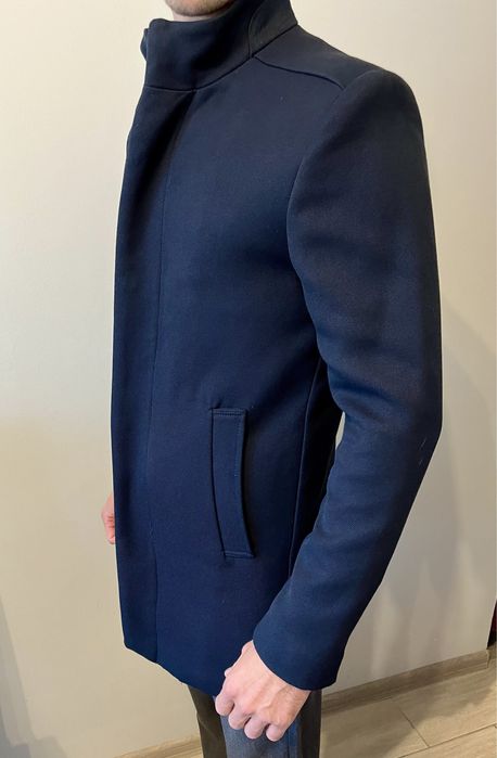 Стильне чоловіче пальто