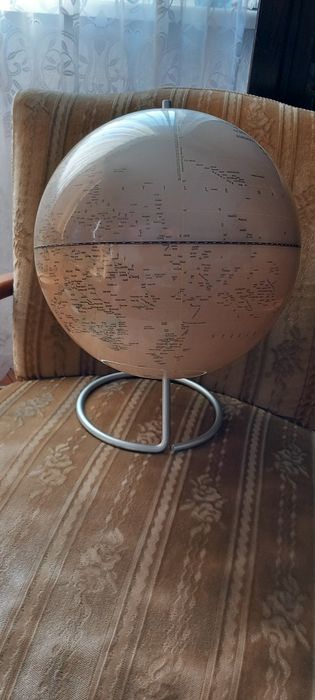 Profesjonalny piękny globus geograficzny.