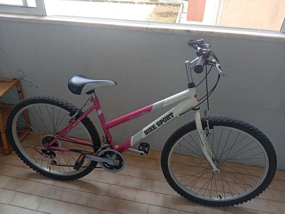 Uma bicicleta usada