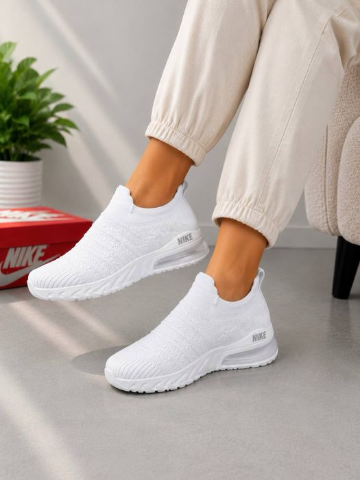 Женские белые кроссовки Nike | Последняя пара 38 размер | Стелька 24 см