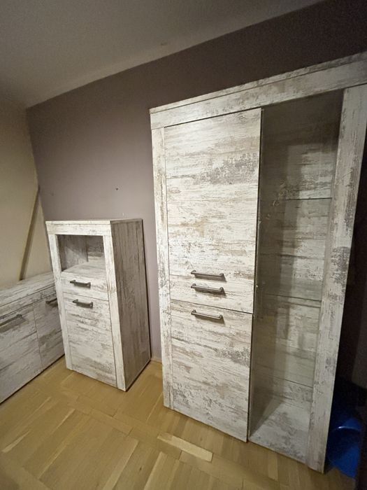 Zestaw mebli z oryginalnym wzorem