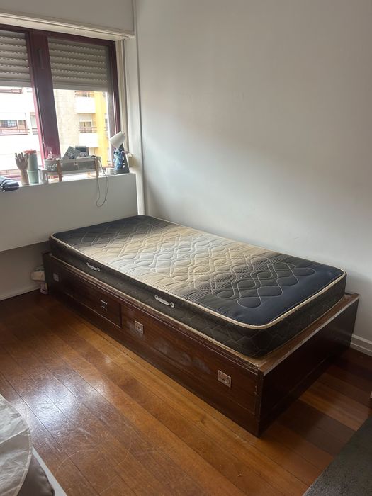 Cama de solteiro com colchao