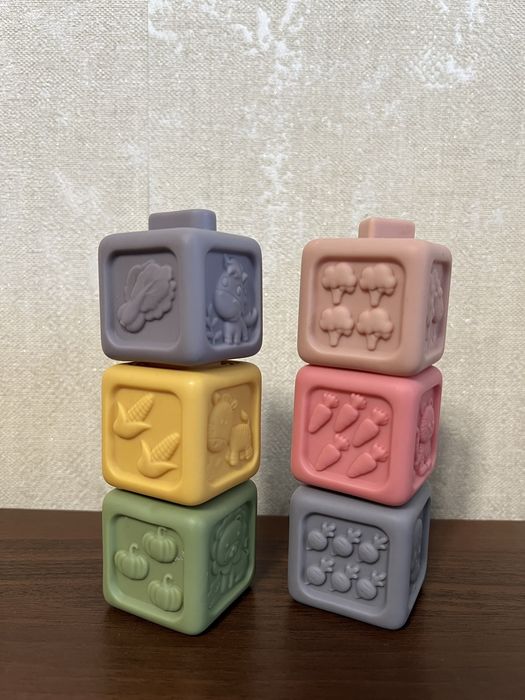 Силіконова піраміда та кубики