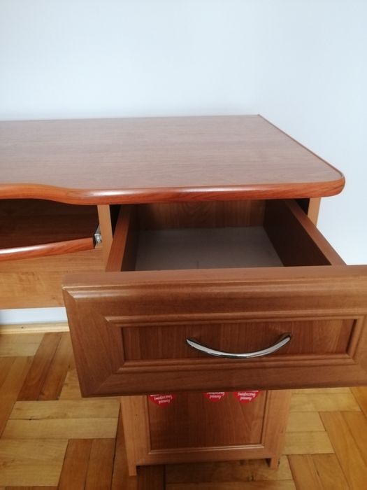 Biurko w kolorze olchy