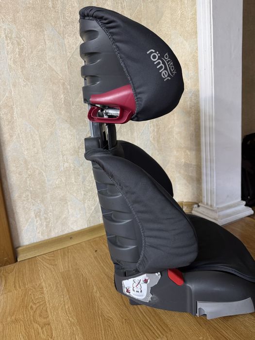 Дитяче автокрісло Britax Romer 3-12 років