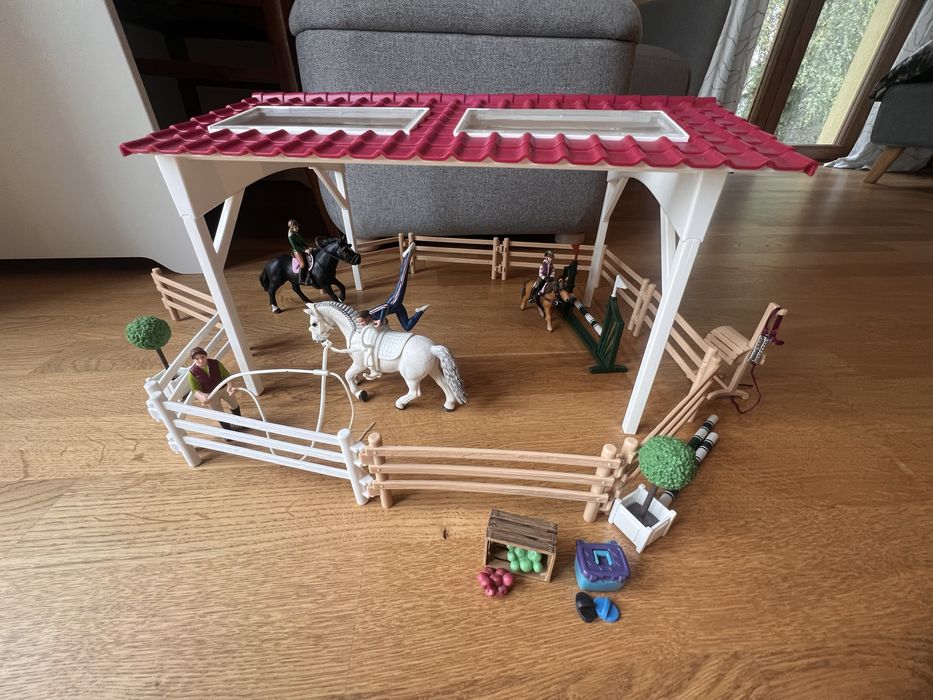 Zestaw schleich plac do jazdy z zadaszeniem