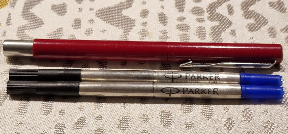 Caneta Parker Vermelha com 2 recargas