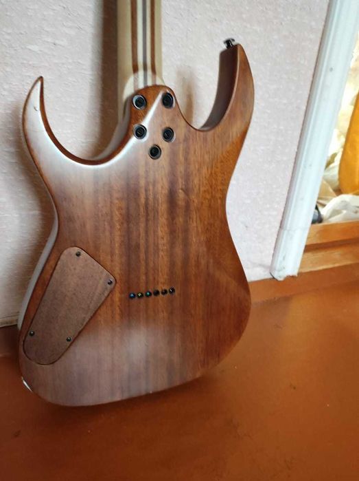 Электрогитара ручной работы | Чехия, 2024