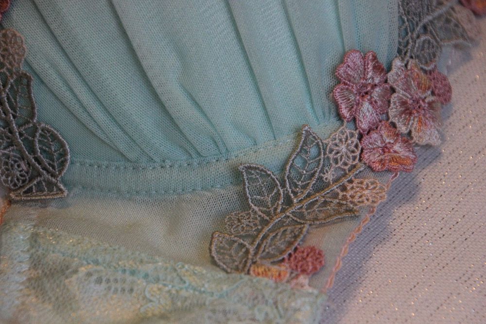 Komplet bielizny z haftem M