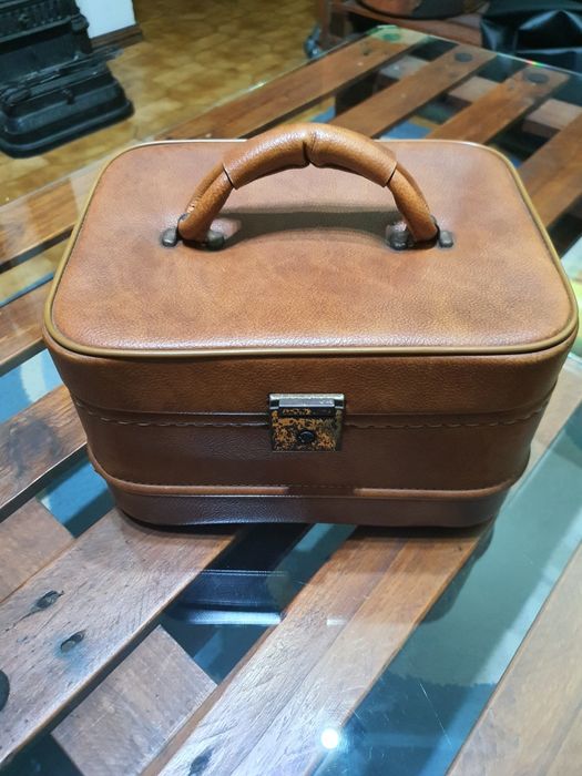 Mala de mão em pele