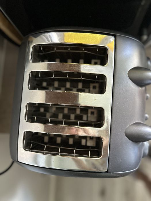 Toster De’Longhi 4-slotowy, w stylistyce retro