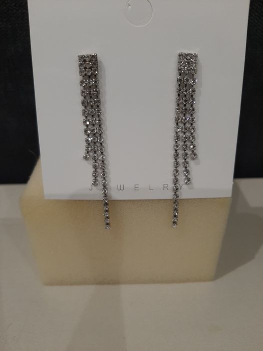 Brincos em brilhantes