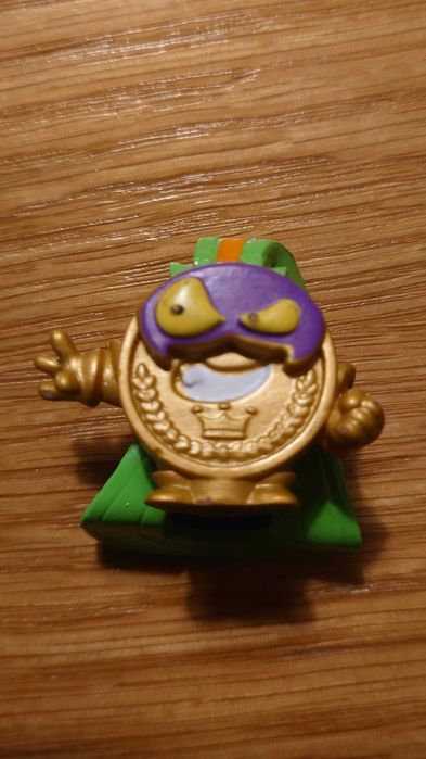 SuperZings / SuperThings – złota figurka „Medal” – stan bdb