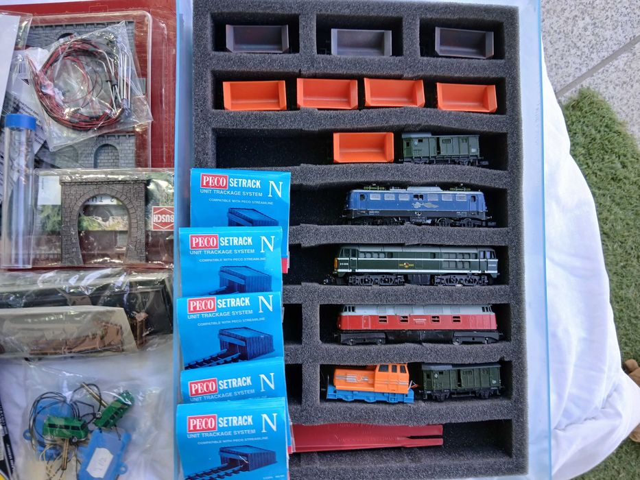 Escala N. 1:160 N Gauge joblot. Loco's, trucks, control items, cars/lorries and more.