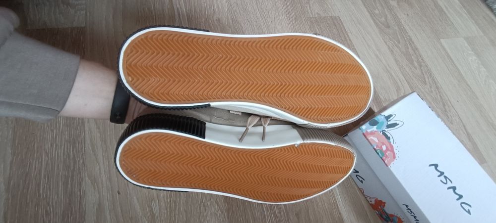Trampki beżowe damskie r. 38, długość wkładki 24,8cm