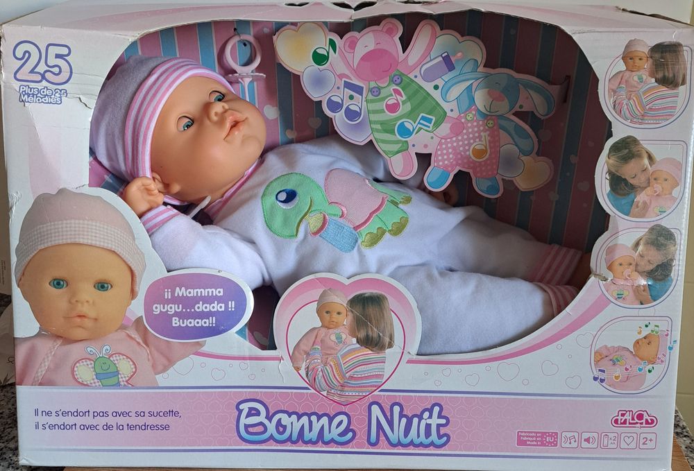 Boneca nova  diz mama entre outras coisas