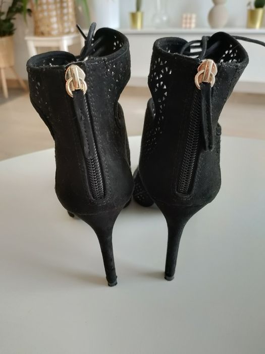 Sandałki Stradivarius wysokie rozmiar 38