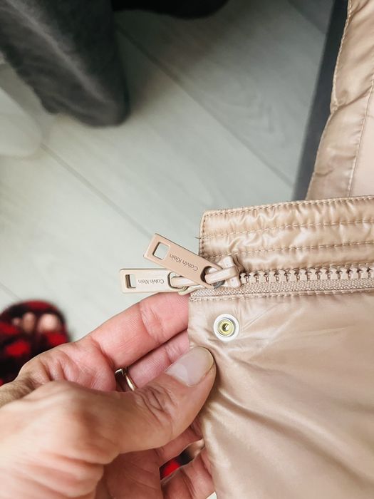 Продамо жіночий пуховик Calvin Klein