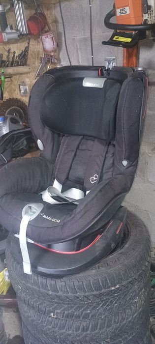 Продам автокрісла фірми Maxi Cosi від 9до 18кг.