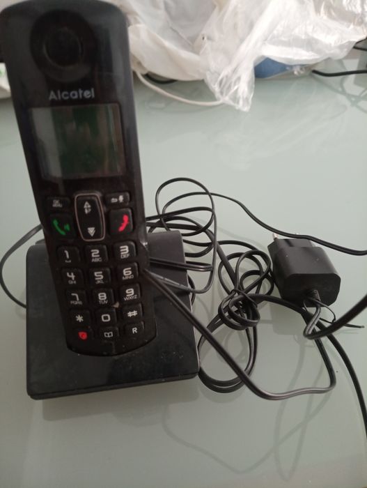2 telefones sem fio - Motorola e Alcatel	usados