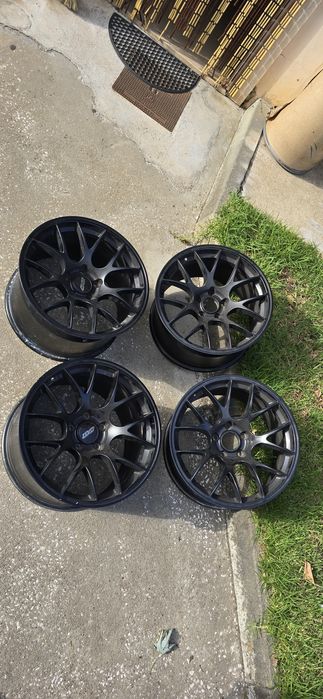 Jantes 18 originais Apex ARC-8
5x120
Frente: 18x10J ET25
Traseira: 18x11J ET44
5x120
Frente: 18x10J ET25
Traseira: 18x11J ET44