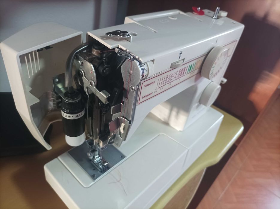 Máquina de costura Fomax mdl.KDD 635