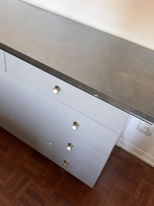 Cómoda e mesas de cabeceira