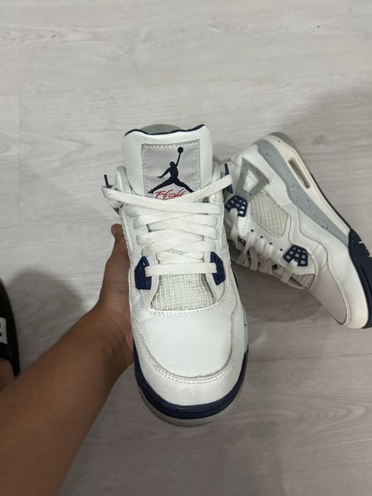Jordan 4.