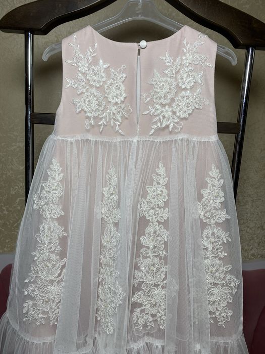 Нарядное платье на девочку 5-7 лет, рост 1.16