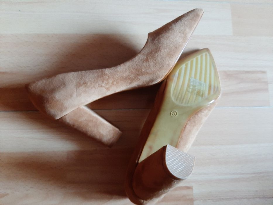 Buty na słupku 41