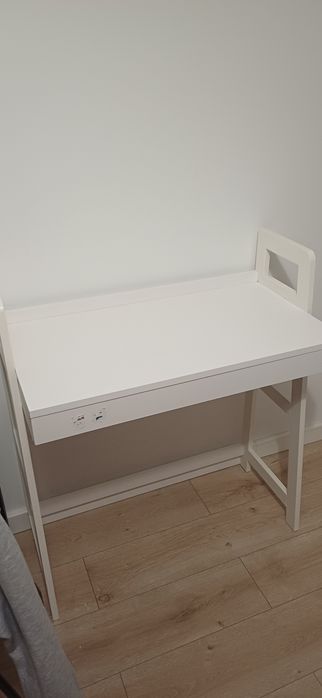 Małe biurko z szufladą