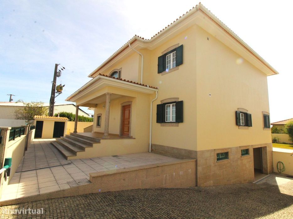 Elegante Moradia T4 Familiar
