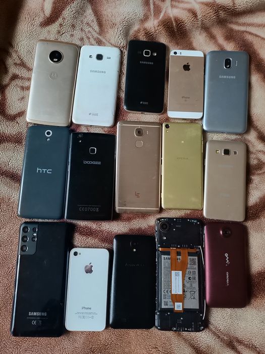 Лот телефонів на запчастини